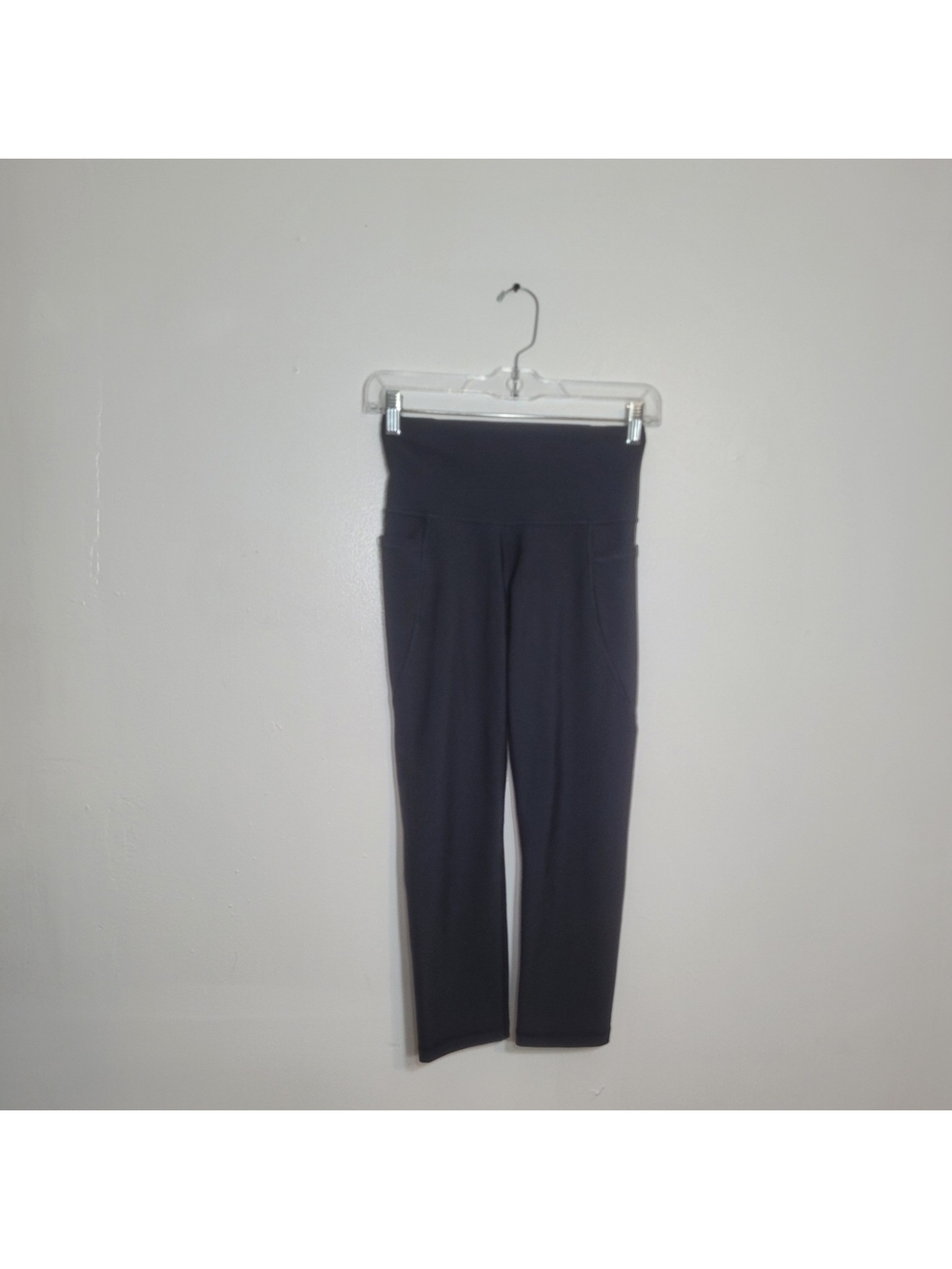 Old Navy Active Black Elevate High-Waisted Side-Pocket Cropped Leggings Size S